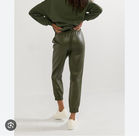 Francesca's Collections Dark Green Jogger Pants - Picture 2 of 6